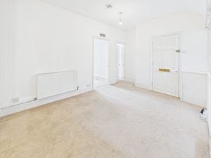 LIVING ROOM- click for photo gallery
